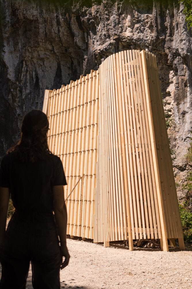 the intentional ambiguity of the structure shapes its encounter with the visitors 