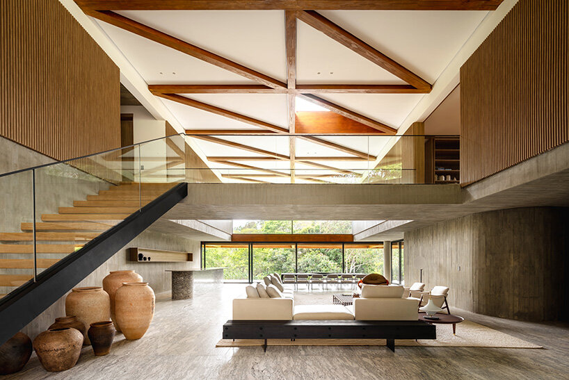 facing the lake through floor-to-ceiling glazing and outward-drifting terraces