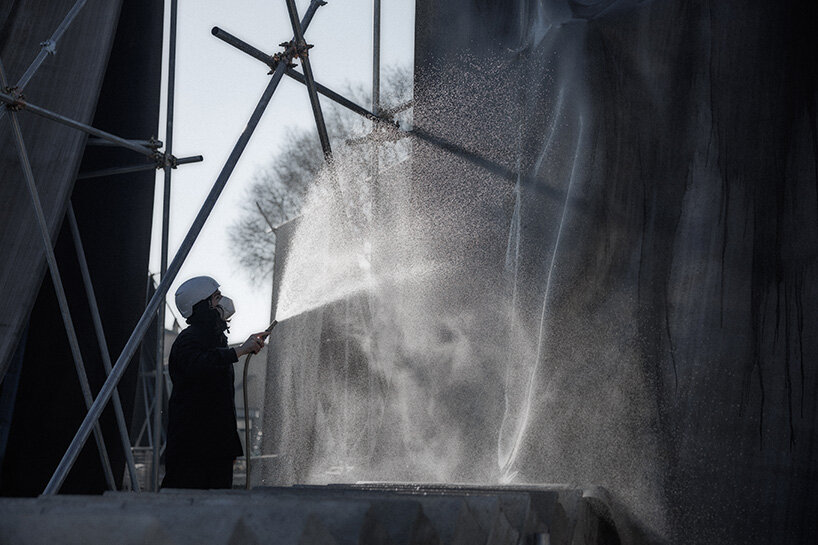 a mineral surface capable of functioning as a load-bearing architectural element