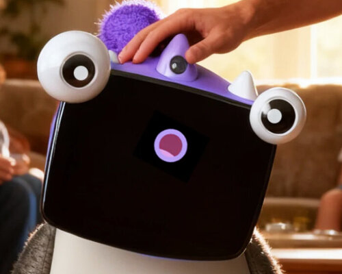 cyber pet for homes with stretchable neck shows playful emotions using interactive display