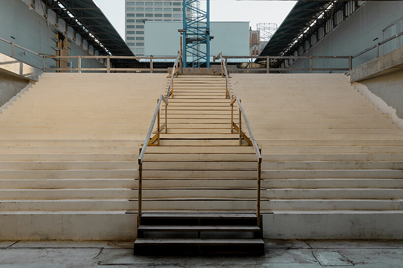 transforming the roof into a public destination