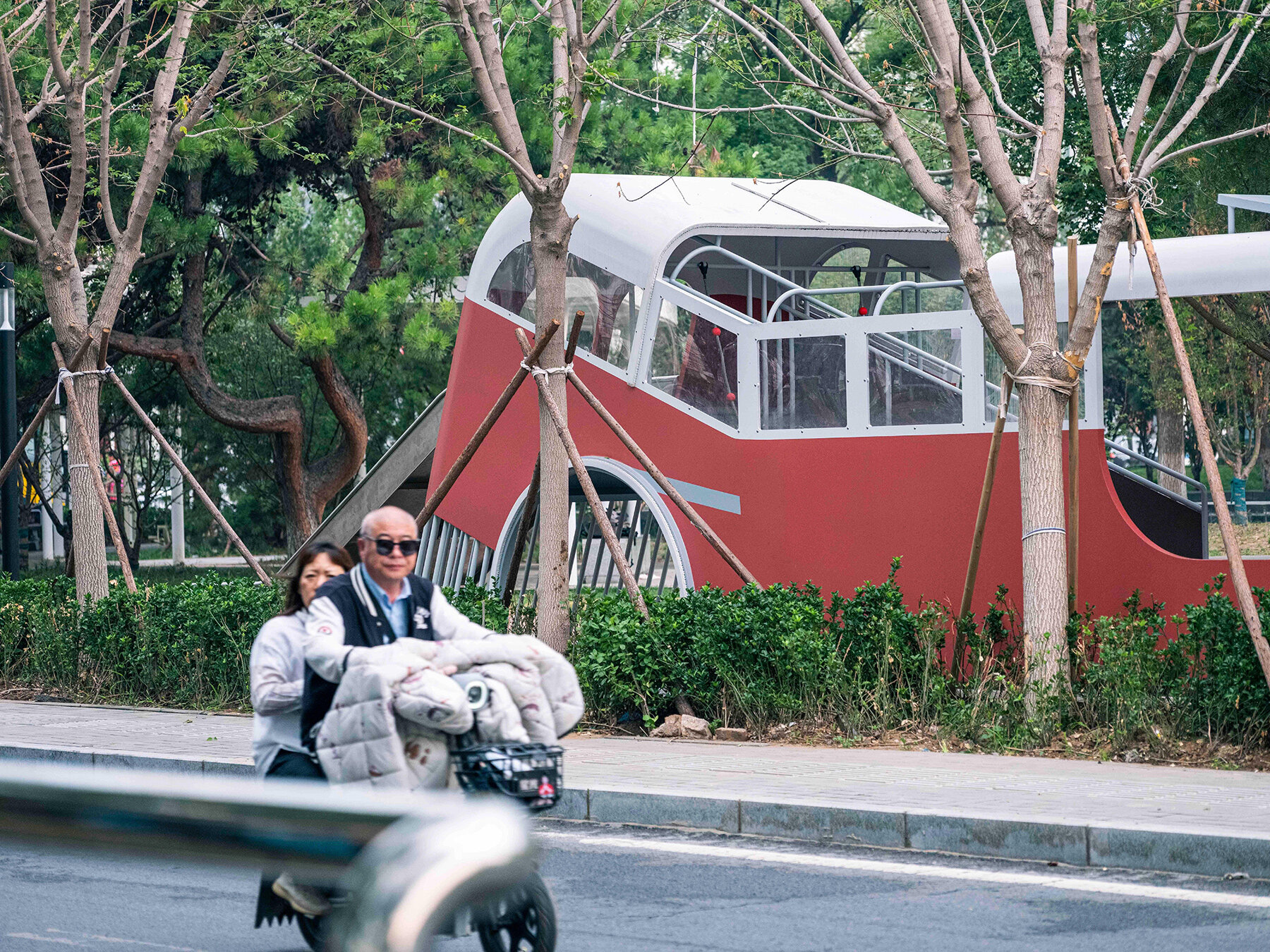 old-beijing-bus-public-childrens-space-changping-china-designboom-06a