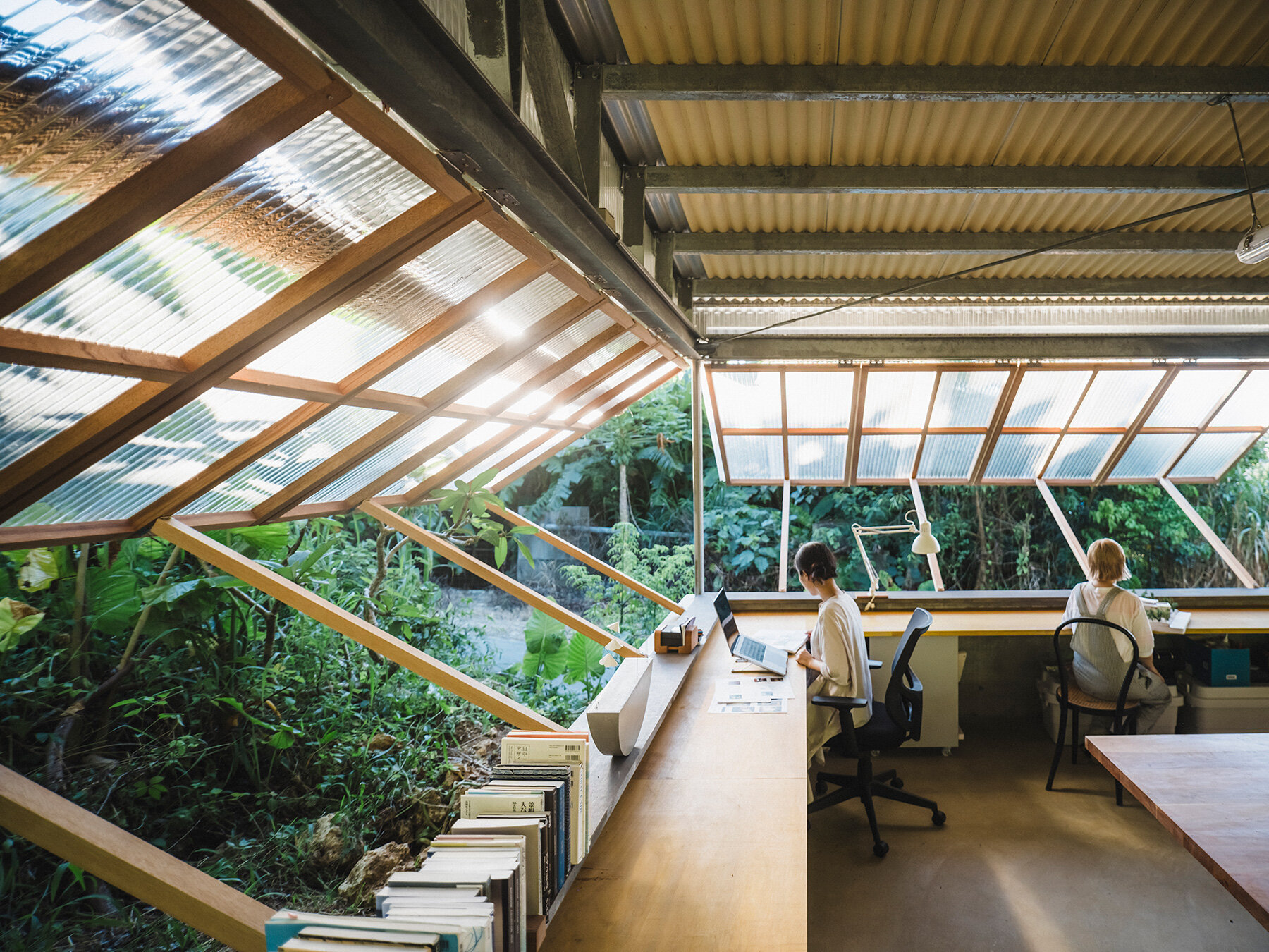studio-cochi-architects-okinawa-workspace-double-skin-insect-netting-vinyl-designboom-large01