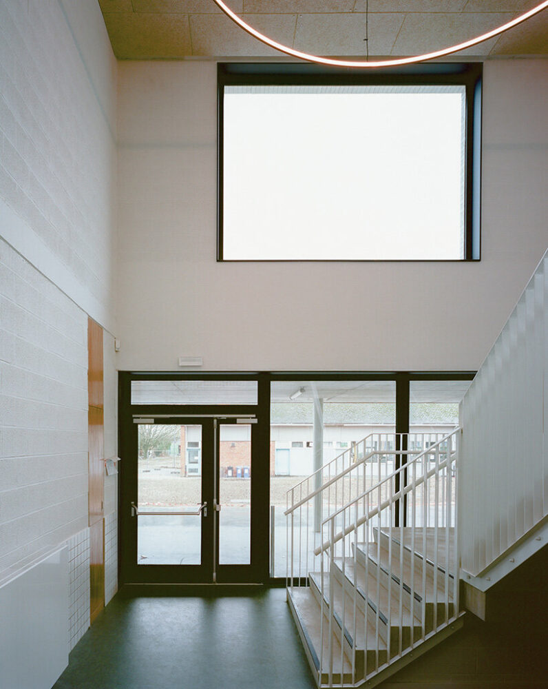 ωertical circulation is illuminated from above