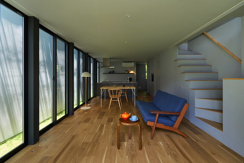 the open-plan LDK stretches along the site’s depth