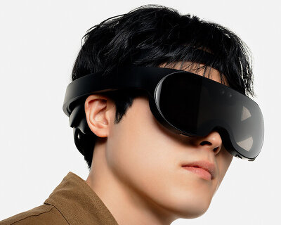 designed for overstimulated minds, this wearable device shifts visuals with brain activity