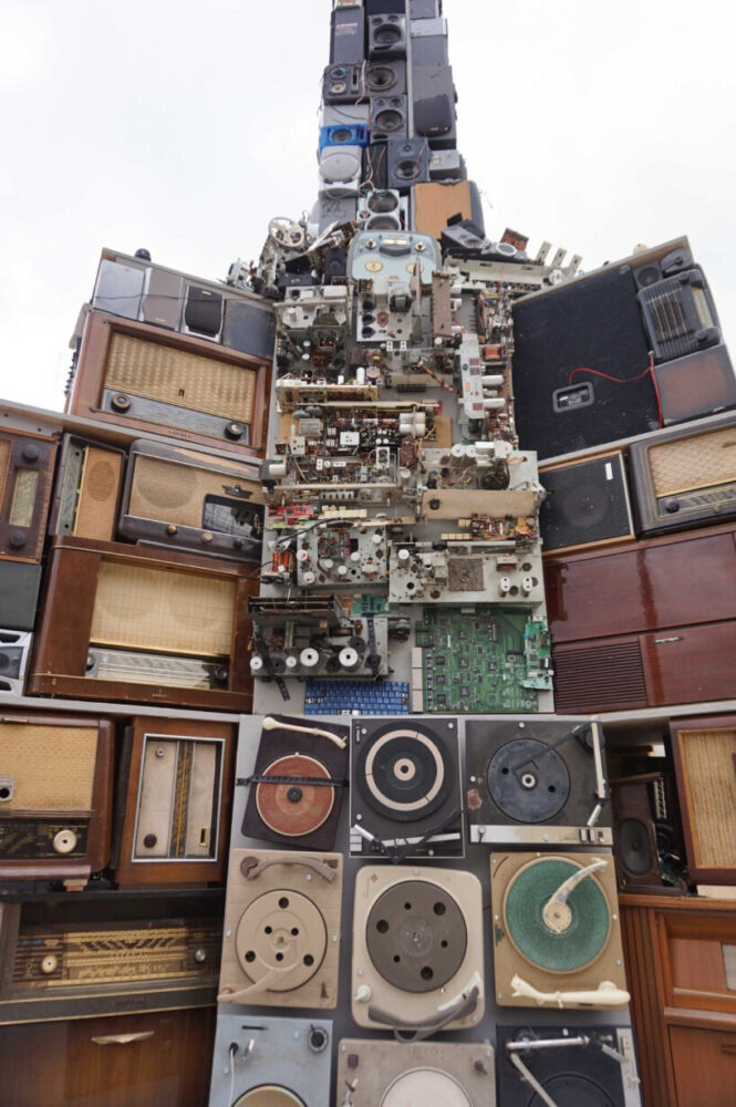 detailed view of the speakers