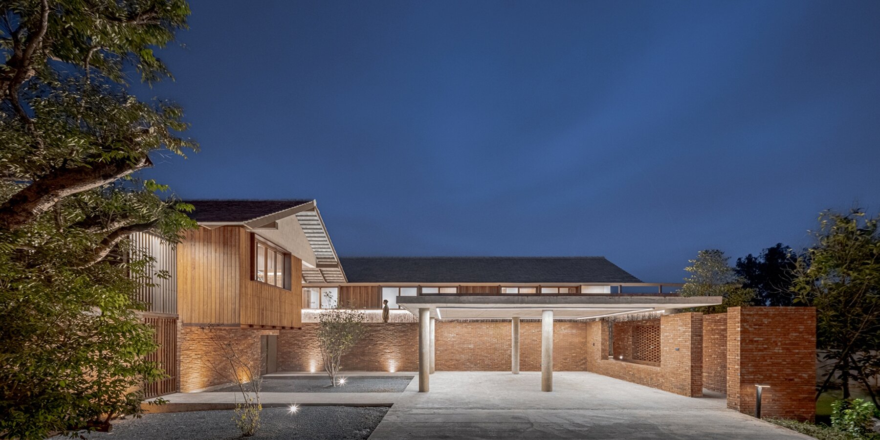 mekong-river-thailand-baan-sudsaensuk-residence-bodinchapa-architects-lanna-vernacular-architecture-contemporary-framework-designboom-1800-4