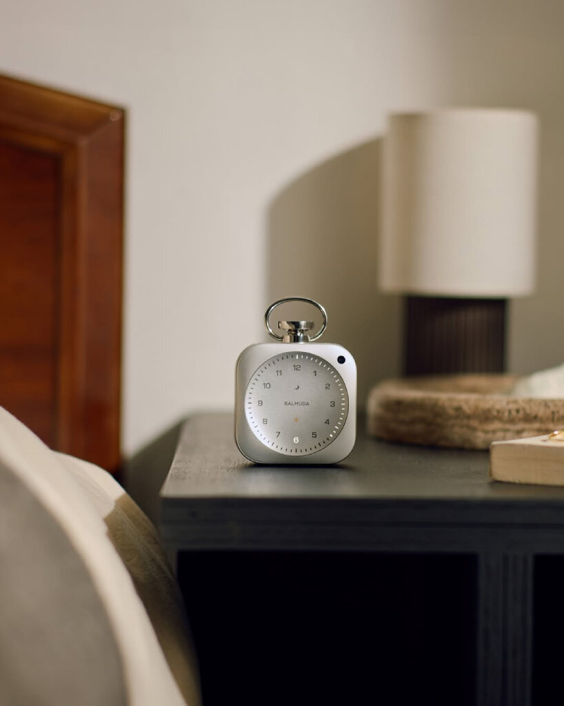 the device gently wakes up the user with a soft sound