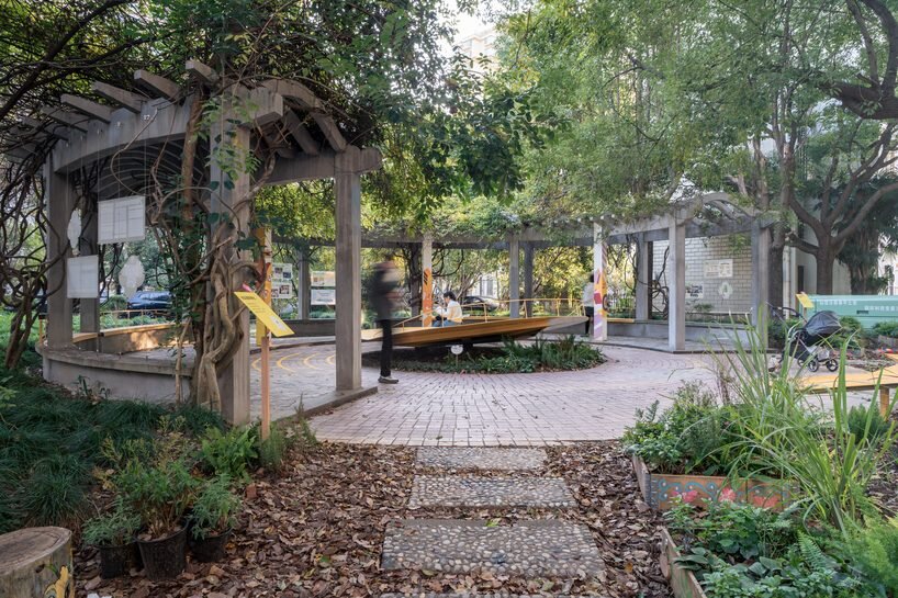 the site after renovation, with updated trellis seating and a cable-suspended exhibition system