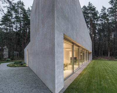 KWK promes encloses interior garden within triangular 'trim house' in vilnius