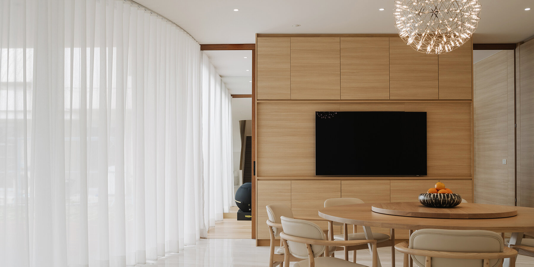 curved-concrete-volumes-glass-hinge-oom-house-bangkok-anonym-studio-designboom-1800-3