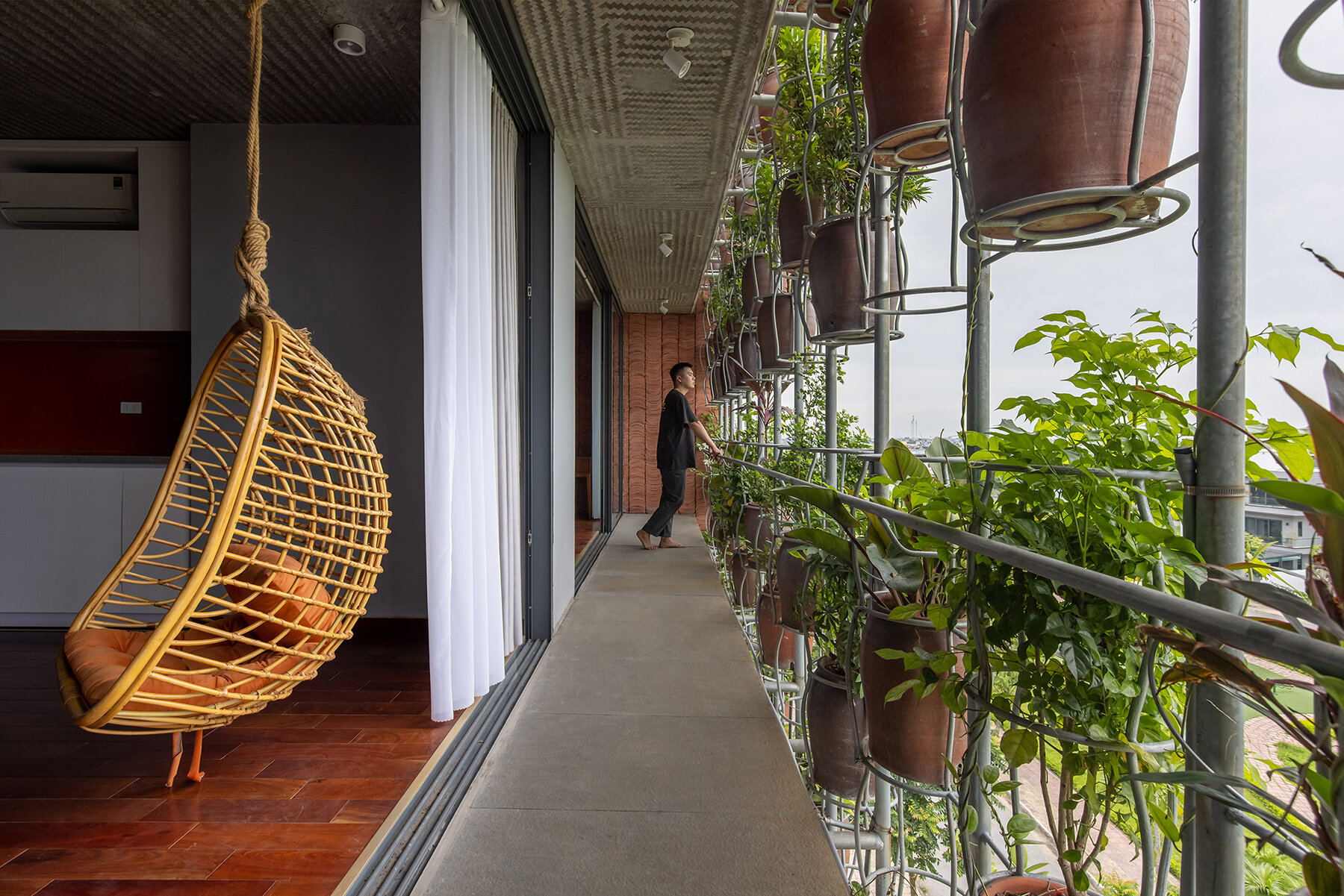 hp-architects-flying-vegetation-house-vietnam-designboom-08a