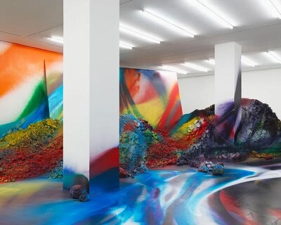 paint unfolds across earth, canvas, and space in katharina grosse’s london exhibition