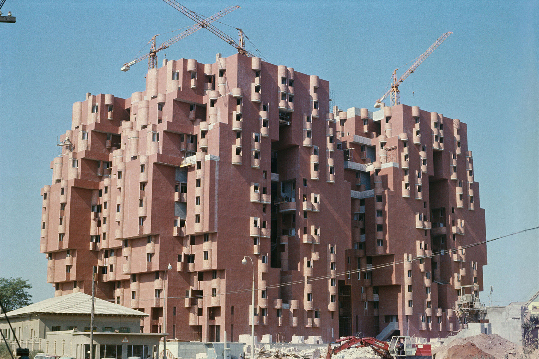 inside-ricardo-bofill-taller-arquitecturas-color-coded-labyrinths-constructed-dreamscapes-designboom-large02