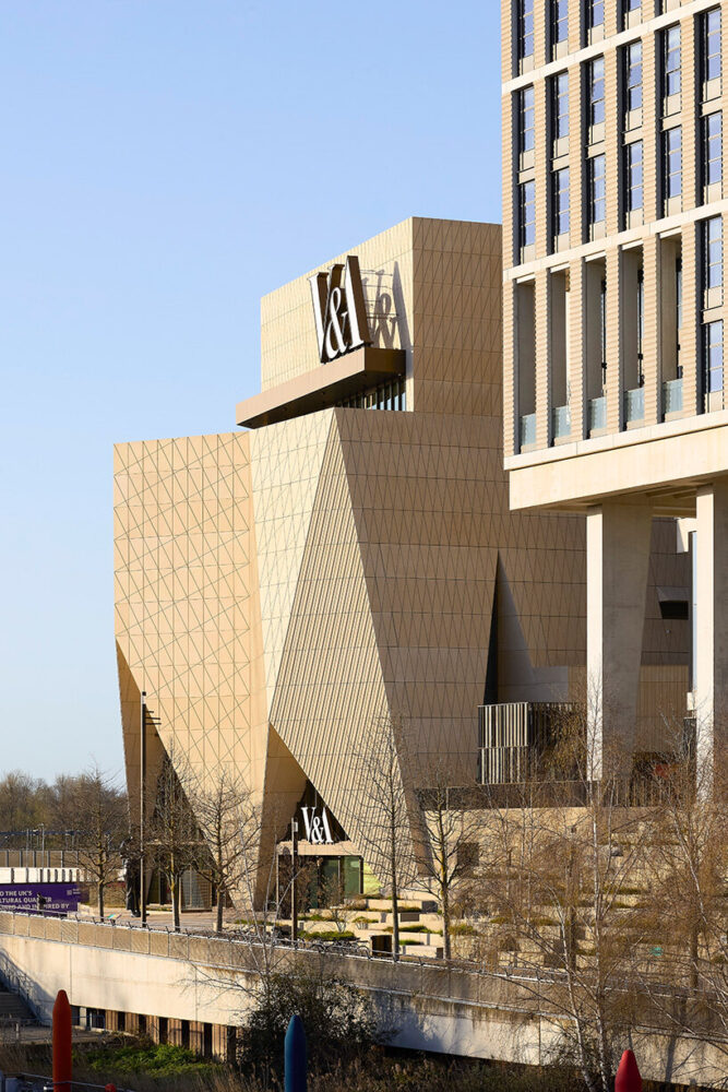 linking waterfront, public space, and institutions