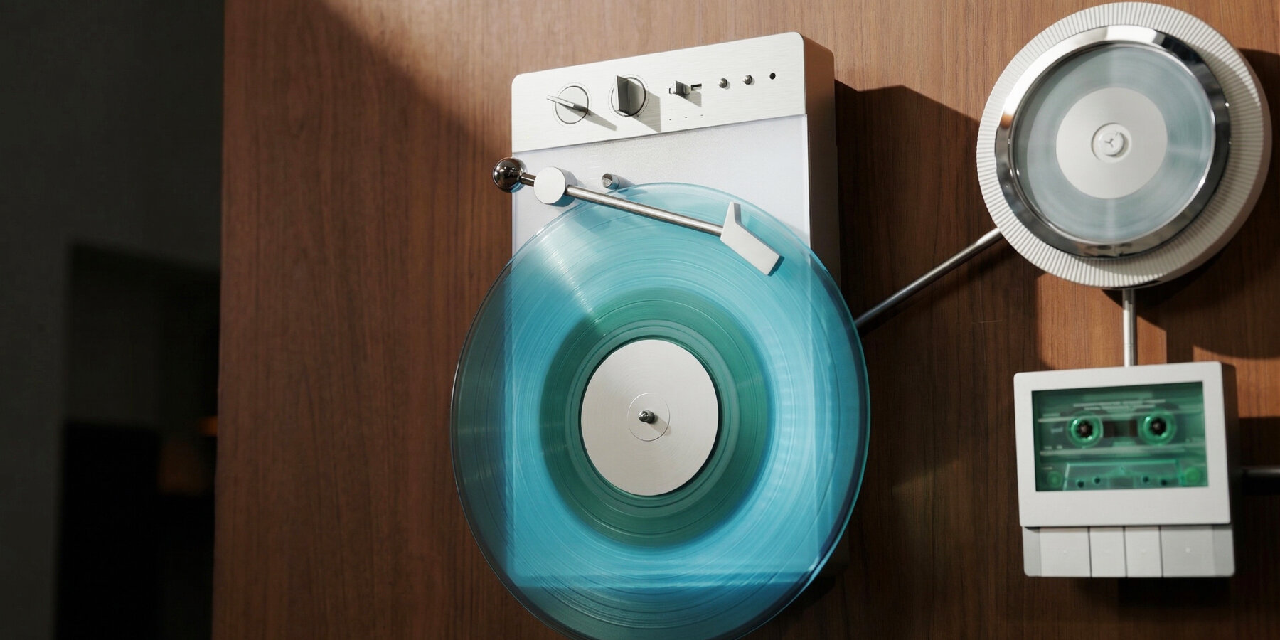 wall-mounted-wireless-vinyl-player-night-light-glows-dark-designboom-ban
