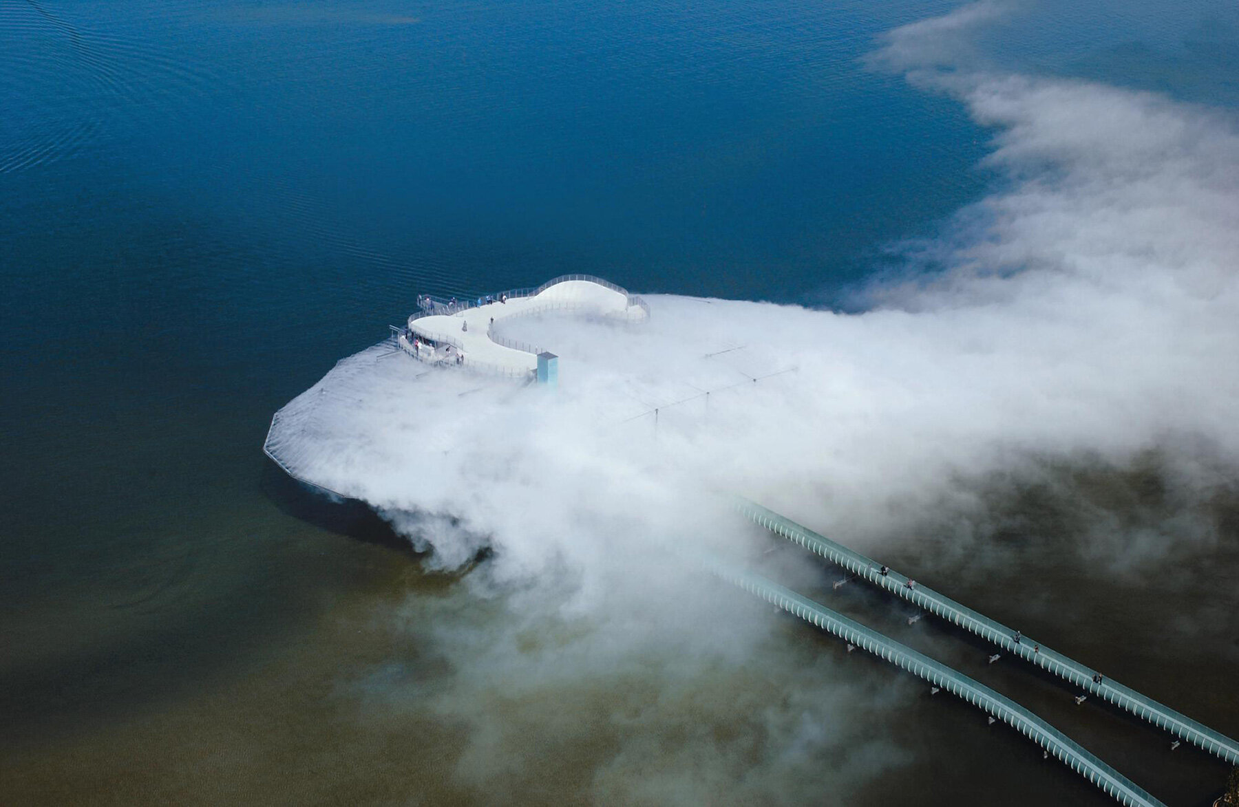 building with air: soft architectures and atmospheric worlds from warhol to A.A. murakami - 5