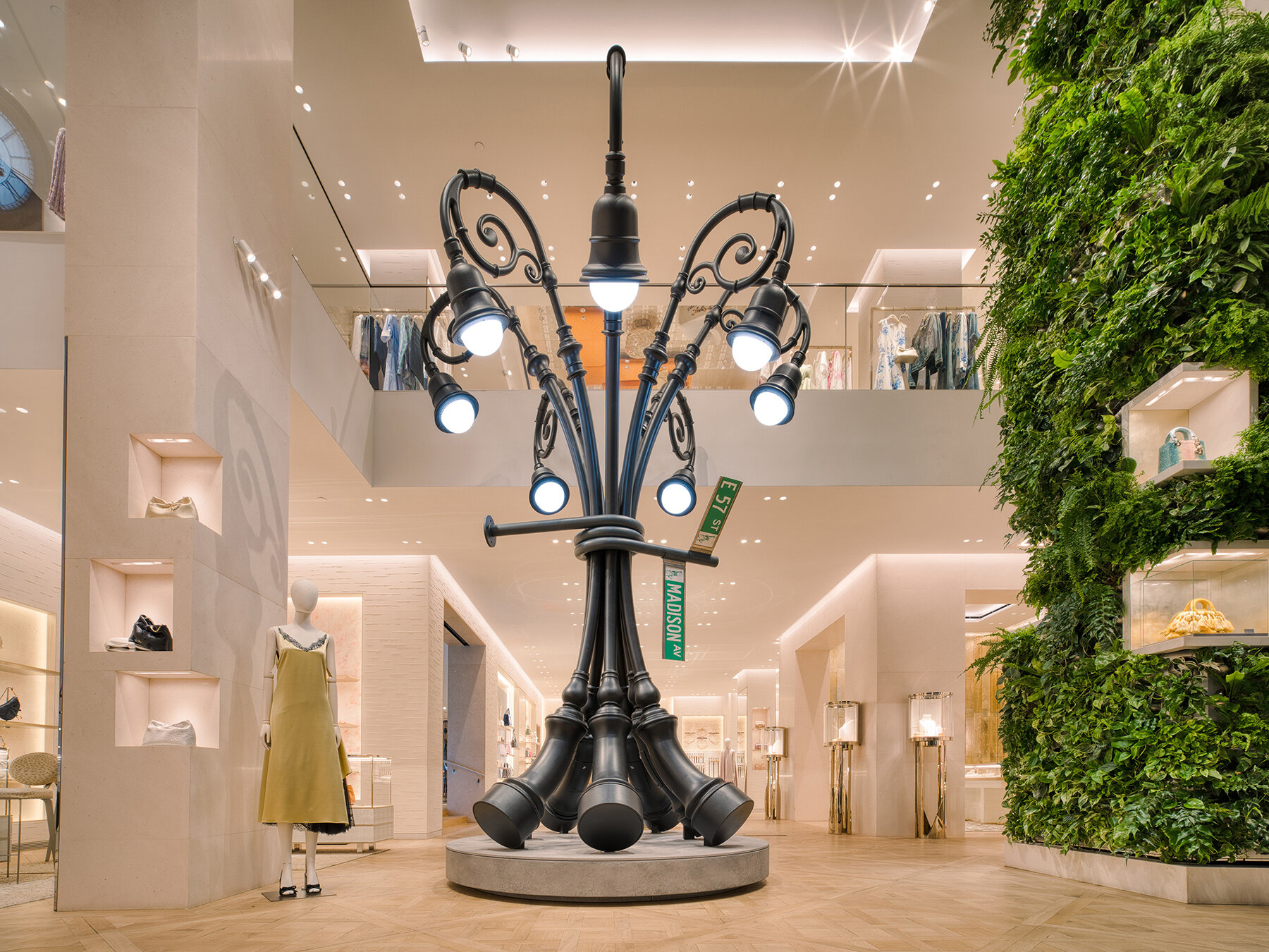 dior-alex-chinneck-new-york-beverly-hills-designboom-08a