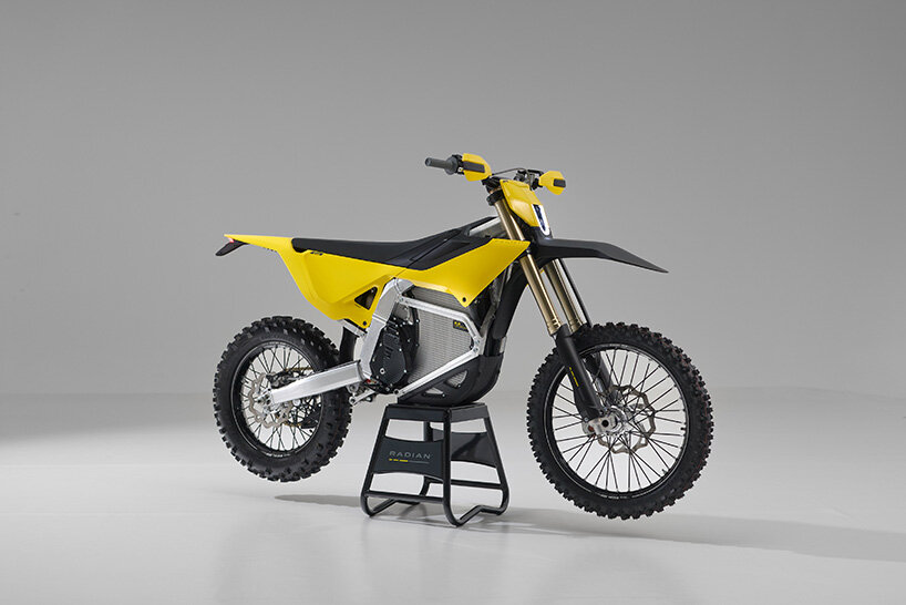EXR electric enduro motorcycle by radian swaps batteries in under 30 seconds - 2