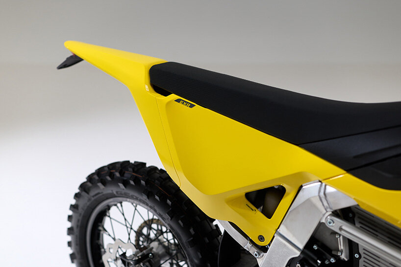 EXR electric enduro motorcycle by radian swaps batteries in under 30 seconds - 4