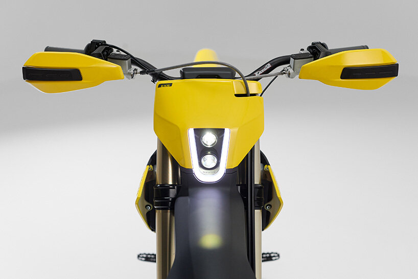 EXR electric enduro motorcycle by radian swaps batteries in under 30 seconds - 5