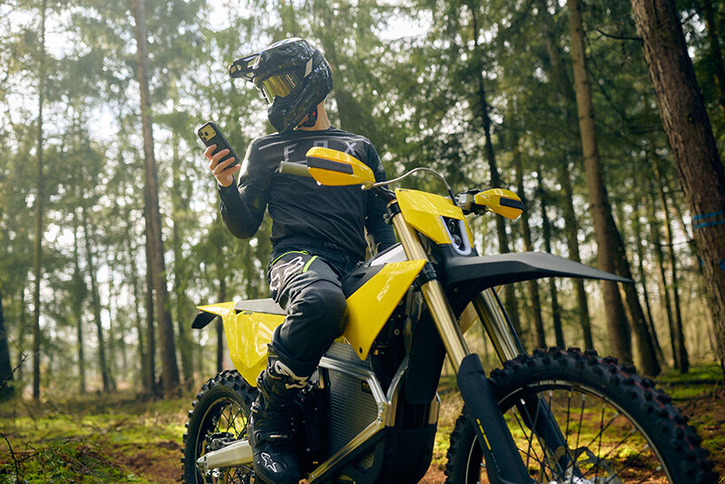 EXR electric enduro motorcycle by radian swaps batteries in under 30 seconds - 9