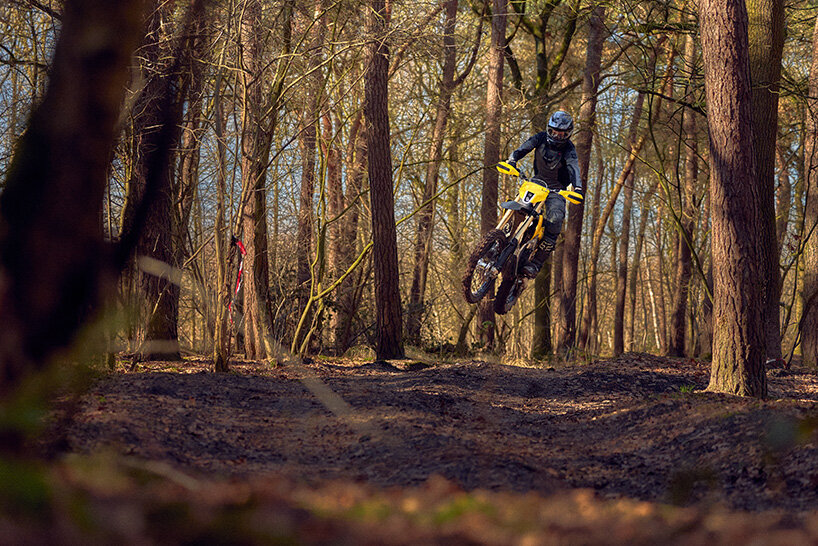 EXR electric enduro motorcycle by radian swaps batteries in under 30 seconds - 12