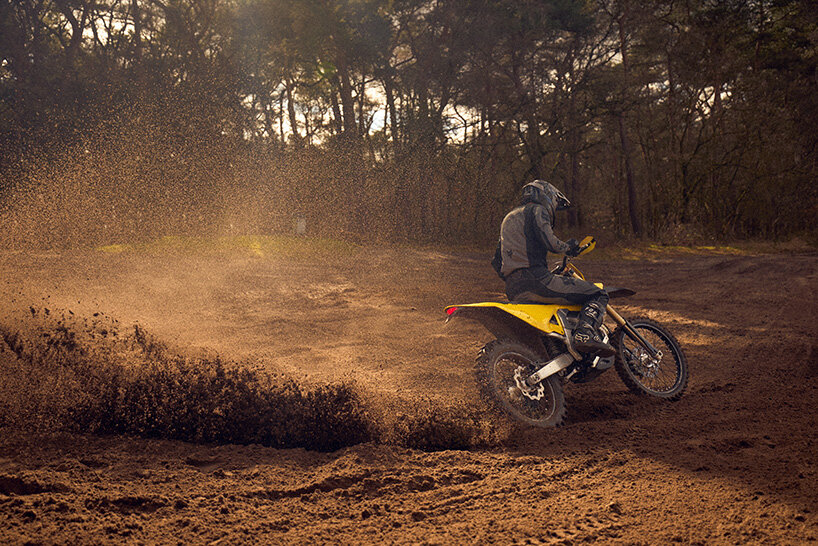 EXR electric enduro motorcycle by radian swaps batteries in under 30 seconds - 13
