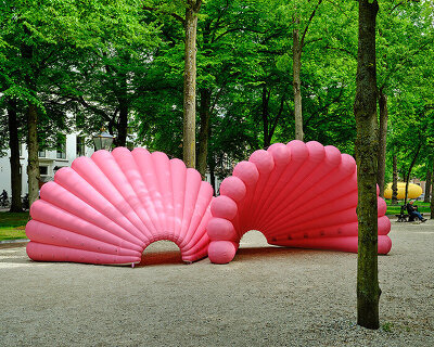 giant inflatable artworks turn the hague into an open-air museum during blowup jubilee