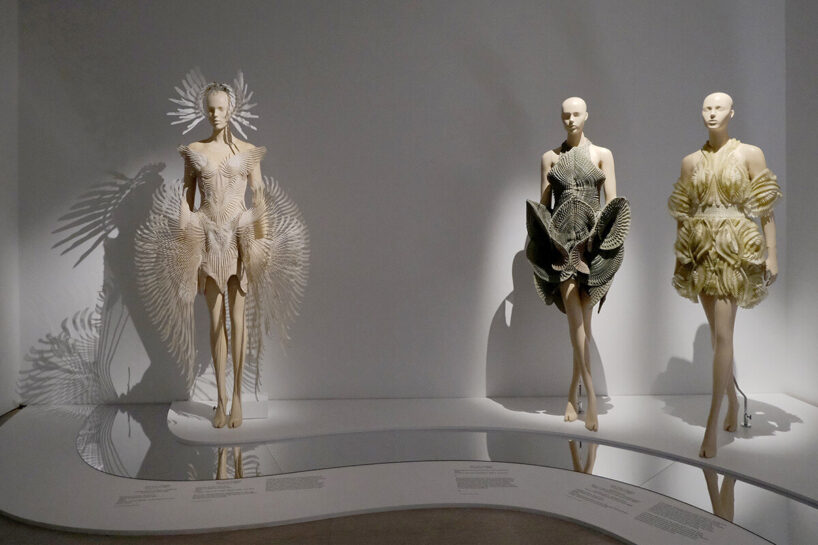 Henosis Dress, ‘Roots of Rebirth’ collection, 2021 (left). Hypnagogia Dress, ‘Lucid’ collection, 2016 (center). Foliage Dress, ‘Ludi Naturae’ collection, 2018 (with Delft University of Technology) (right), Iris Van Herpen Atelier