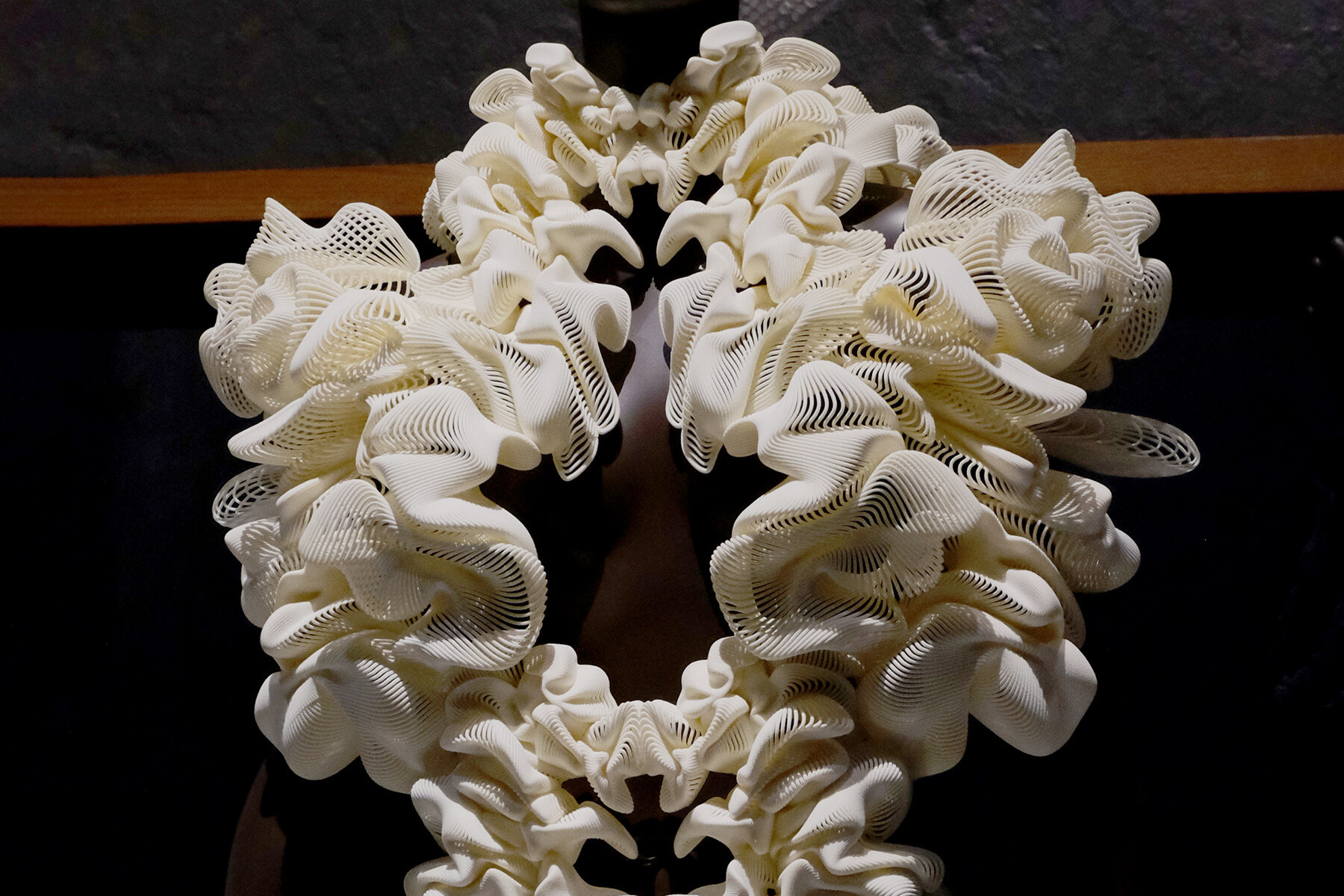 iris-van-herpen-sculptuing-senses-brooklyn-museum-designboom-09a