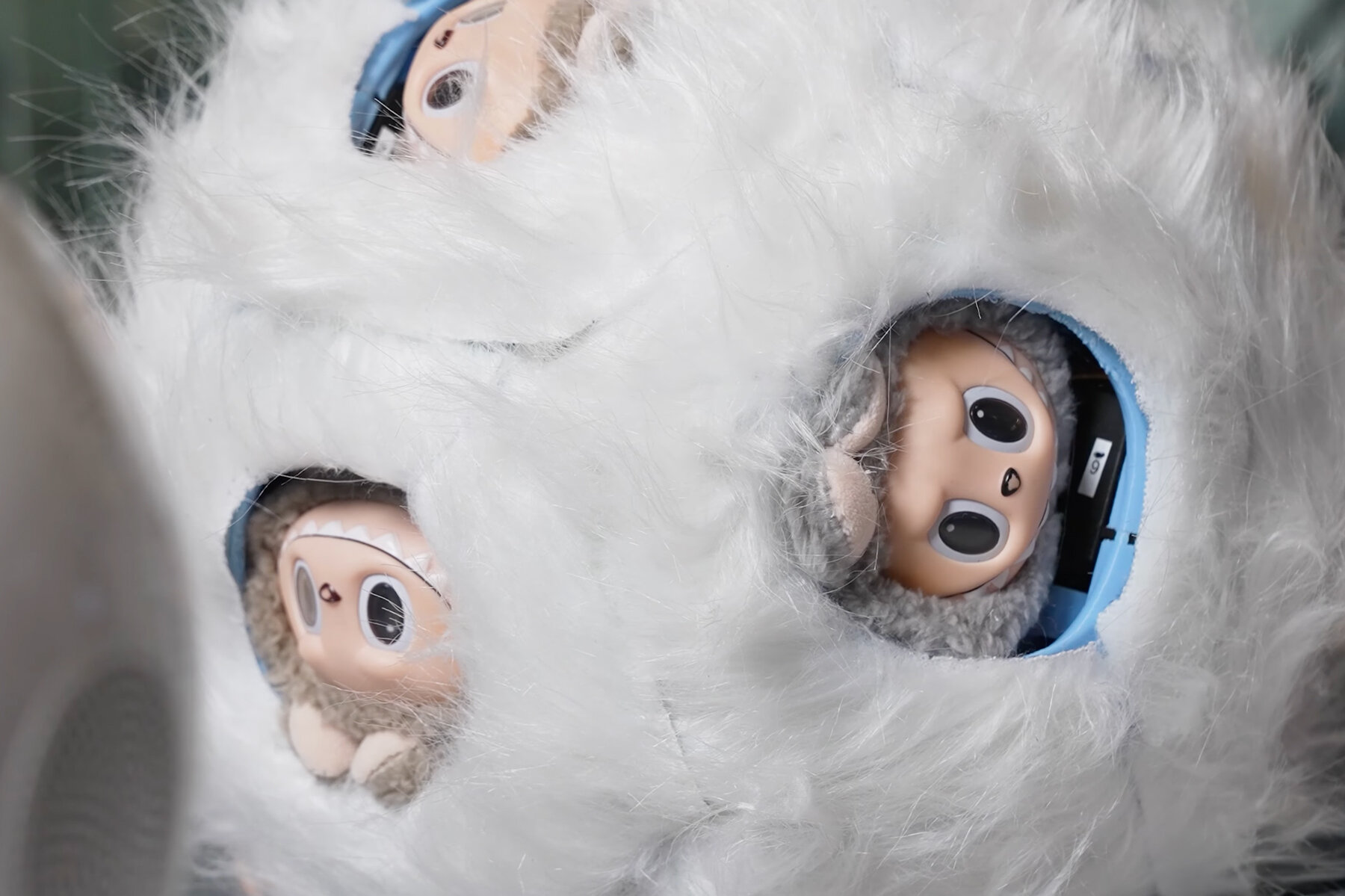 labububot-mit-rolling-franken-robot-twelve-labubu-heads-designboom-1800-2