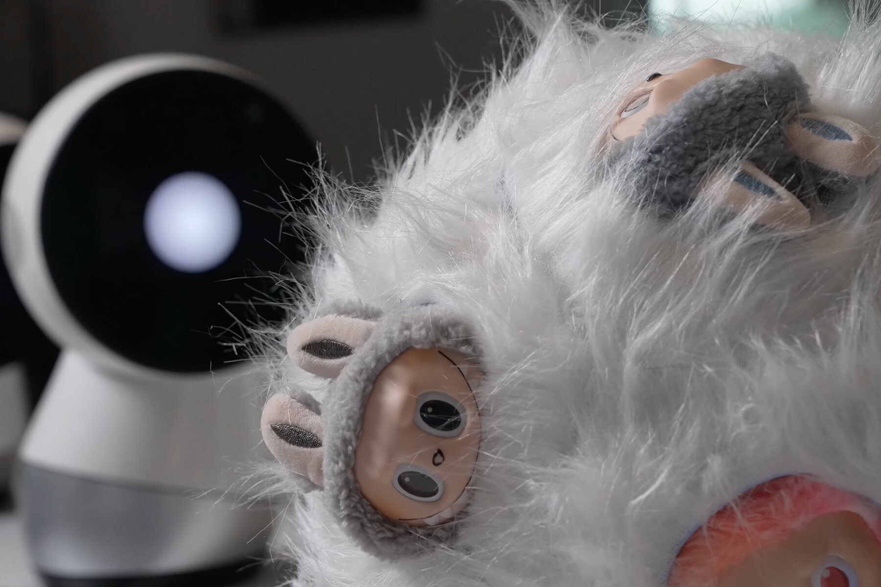 labububot-mit-rolling-franken-robot-twelve-labubu-heads-designboom-1800-3
