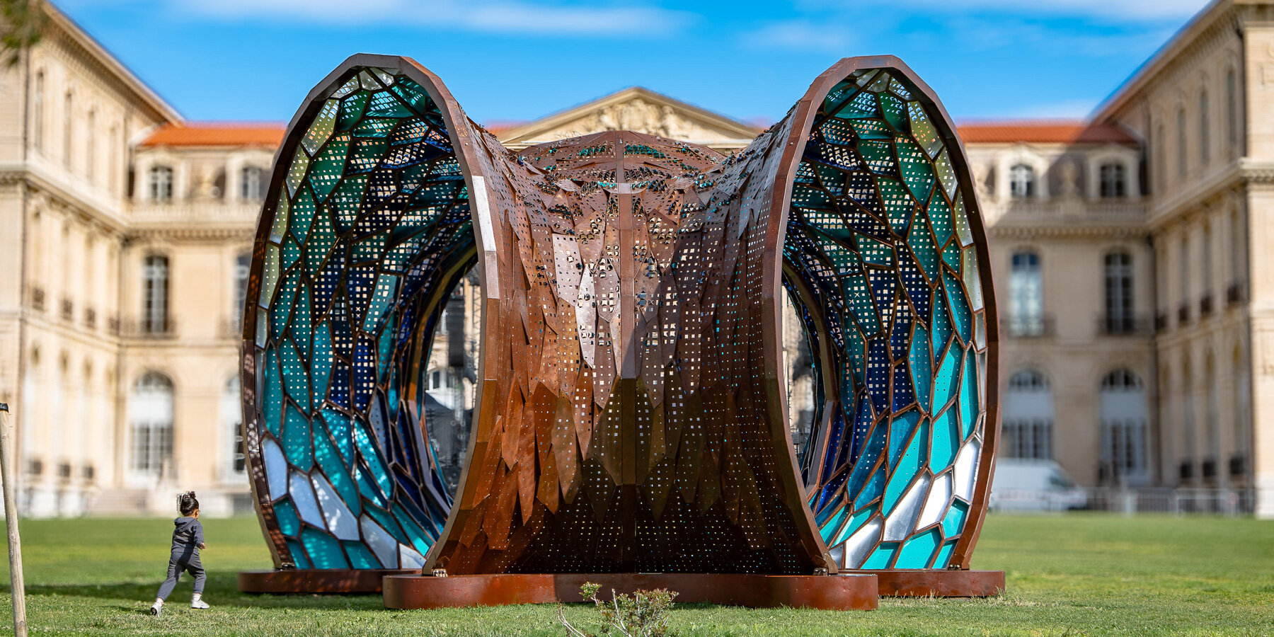 486-hand-folded-metal-panels-public-tribute-mediterranean-sea-marseille700