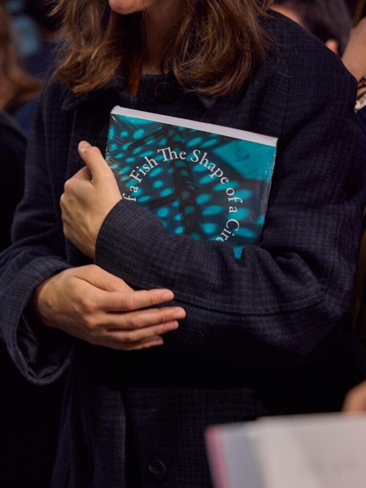 Attendee holding the publication, The Shape of a Circle in the Mind of a Fish publication, edited by Lucia Pietroiusti and Filipa Ramos, published by Serpentine and Hatje Cantz, 2025. Photography by and courtesy of the Serpentine Galleries. 