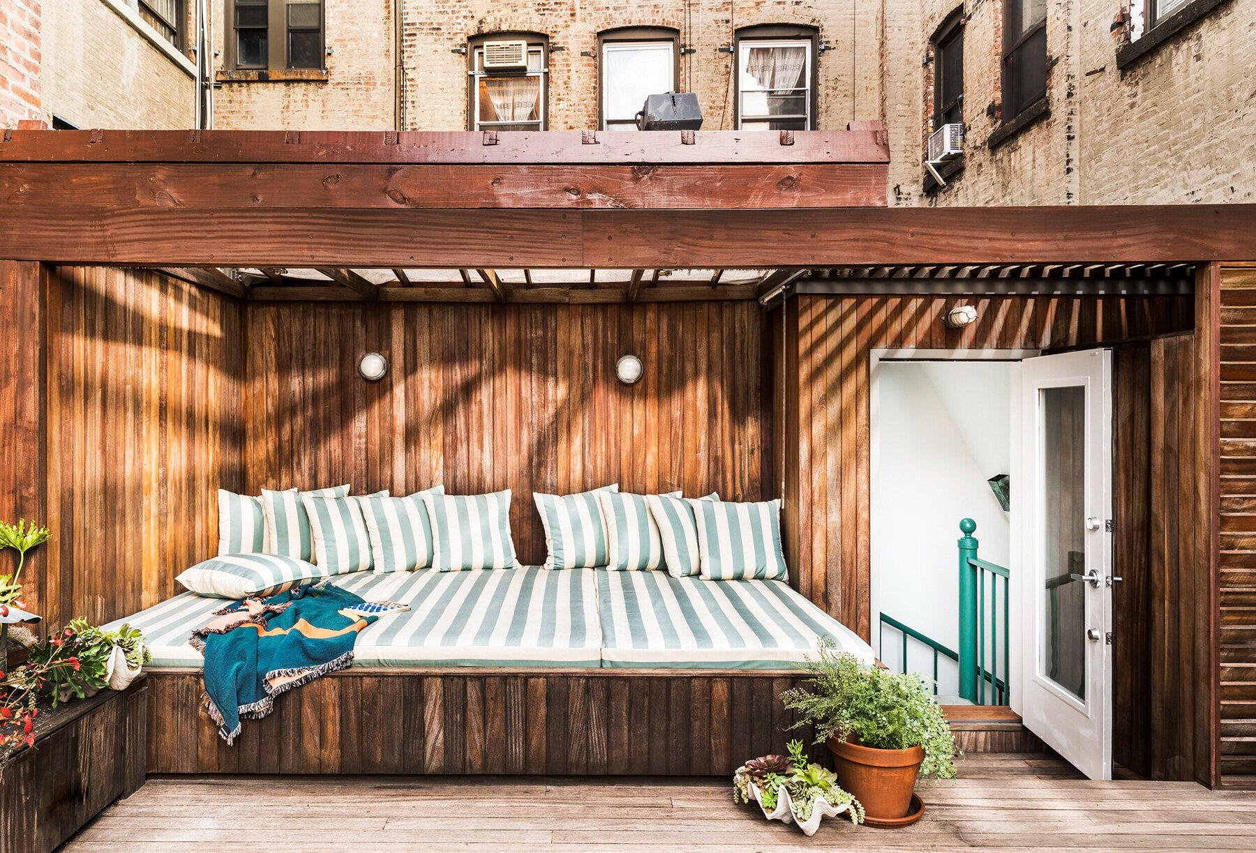 firehouse-artist-home-daniel-arsham-converted-1887-soho-residence-designboom-large01