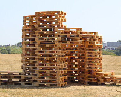 jakob+macfarlane turns reclaimed pallets into contemplative refuge on the normandy coast