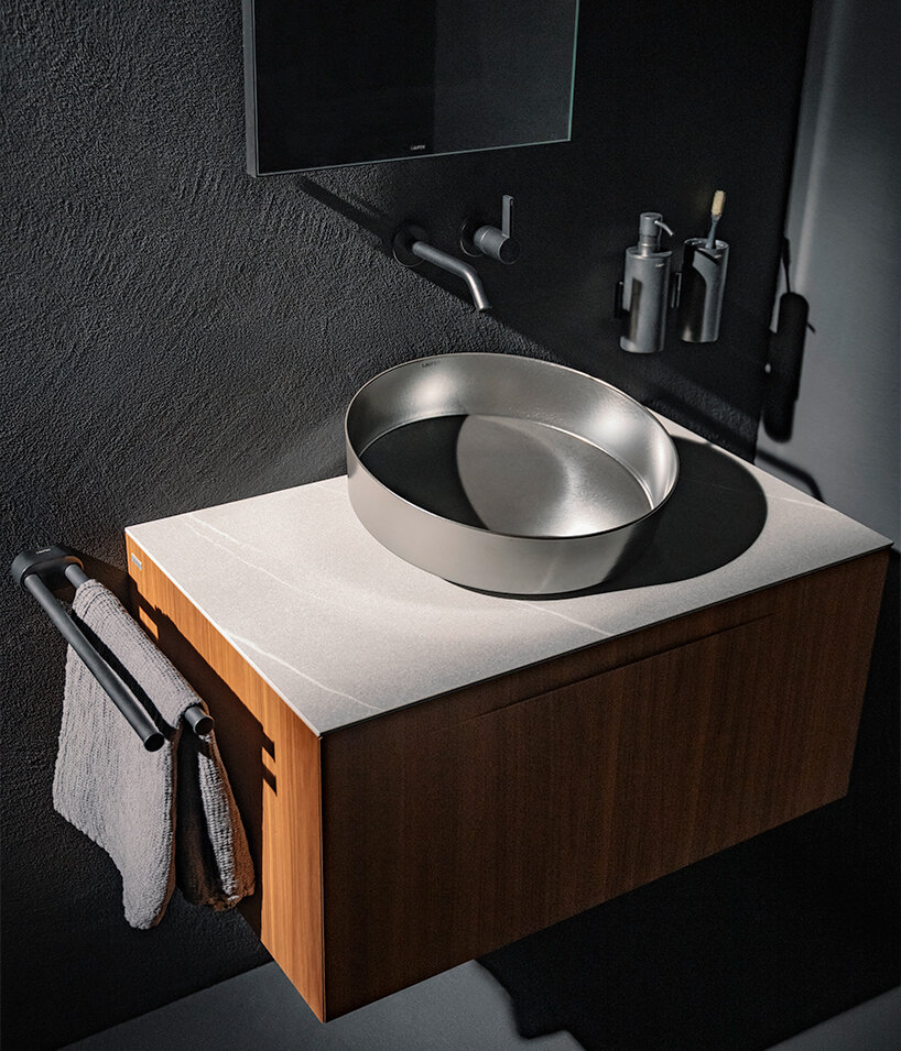Tendo features an ergonomically inclined basin that guides water in a gentle flow