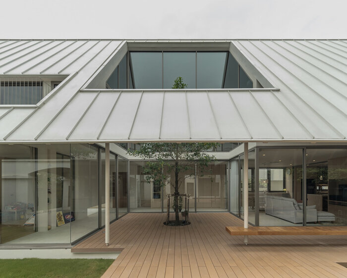 recessed-roof house in bangkok centers living around planted courtyard