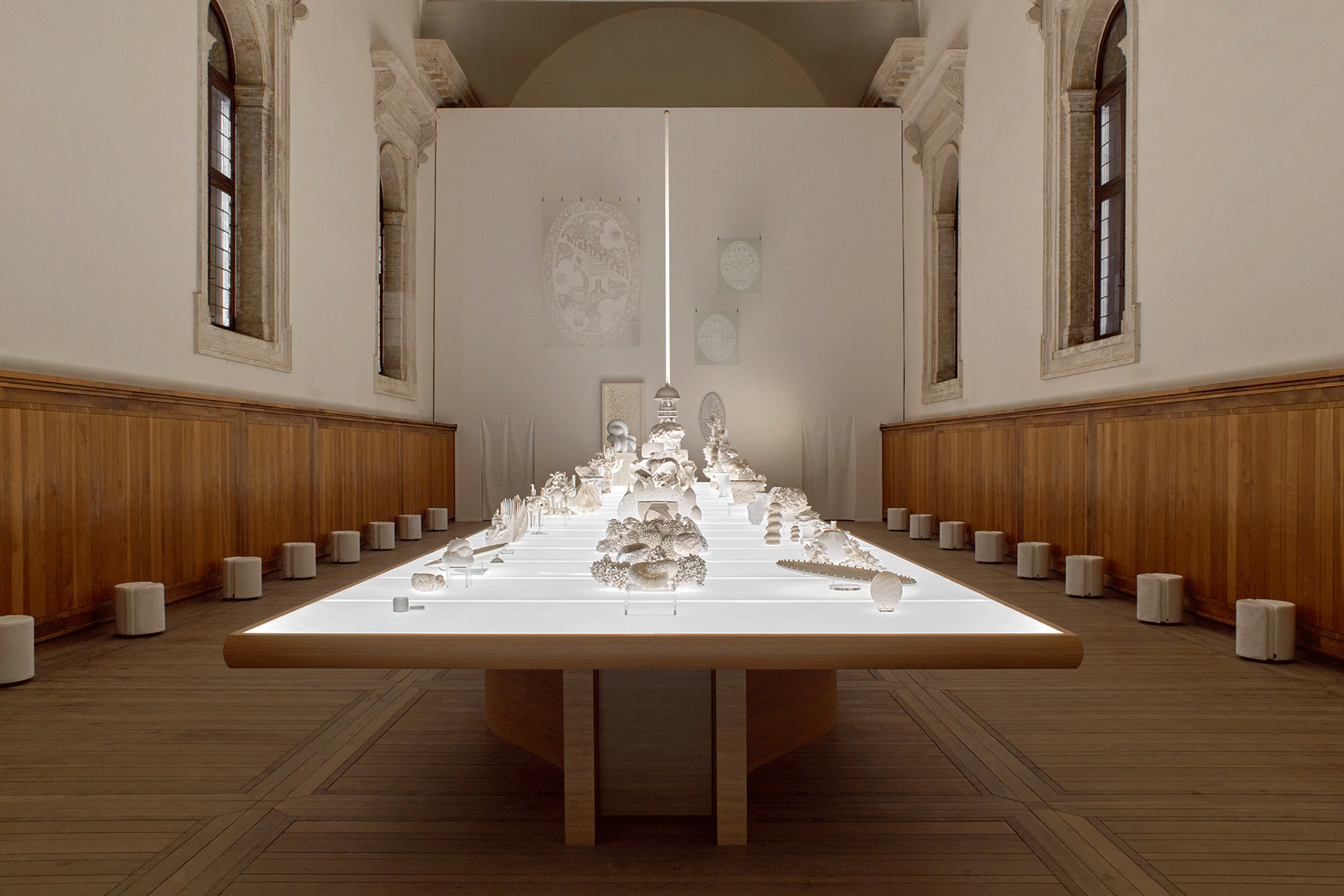 homo-faber-2026-500-craft-artists-venice-es-devlins-island-light-designboom-large02