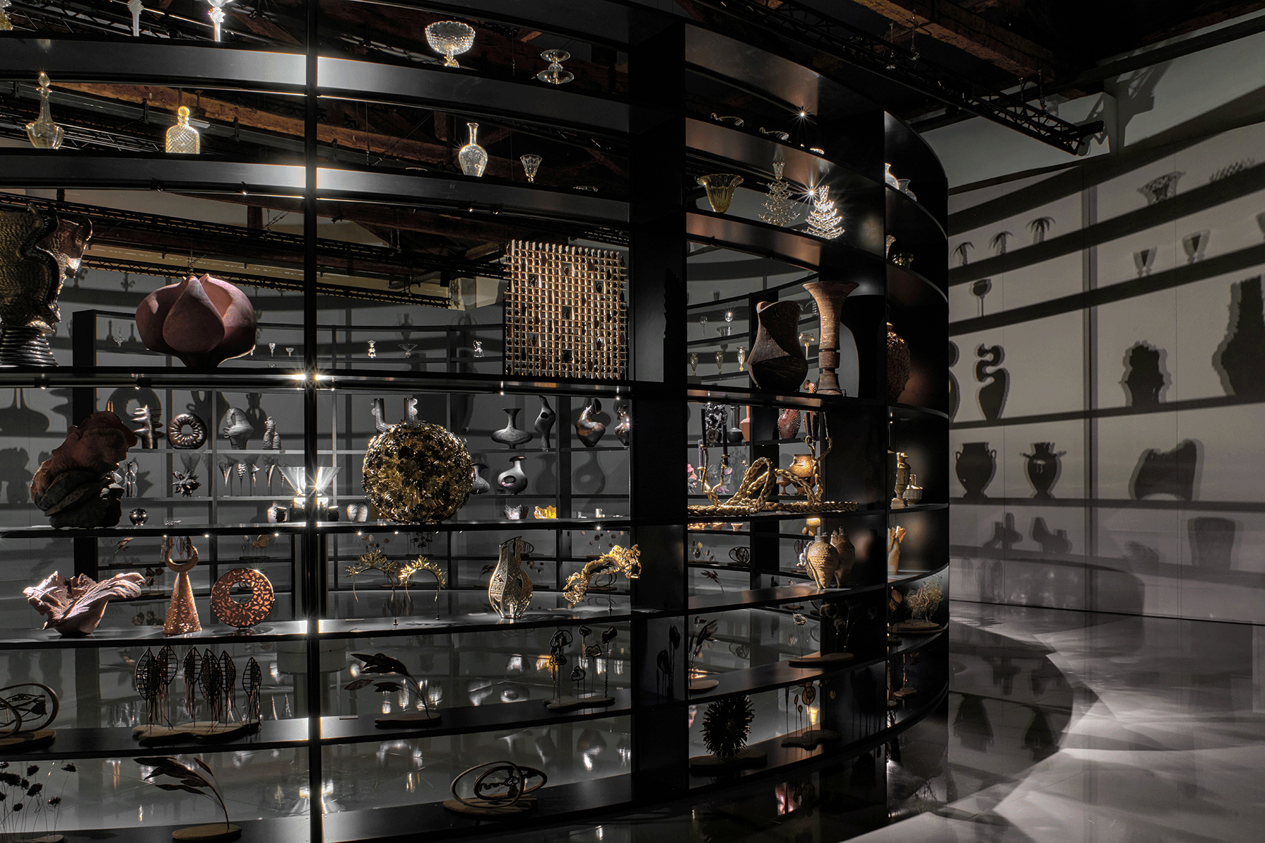 homo-faber-2026-500-craft-artists-venice-es-devlins-island-light-designboom-large03
