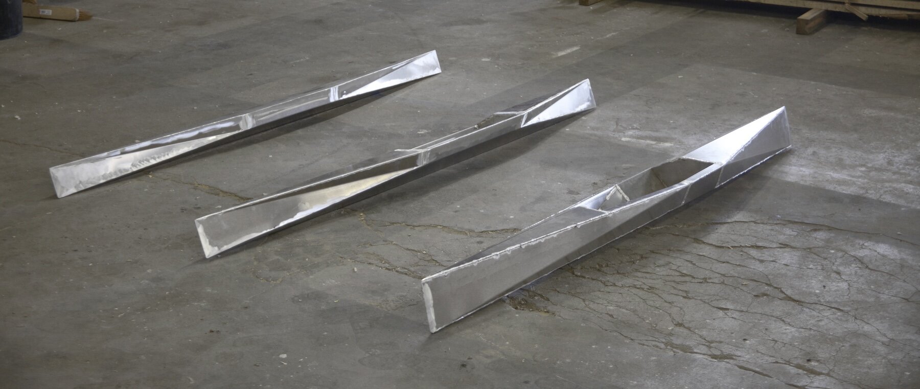 sharp-kayak-aluminum-sheet-unsinkable-hull-cork-seat-designboom-5