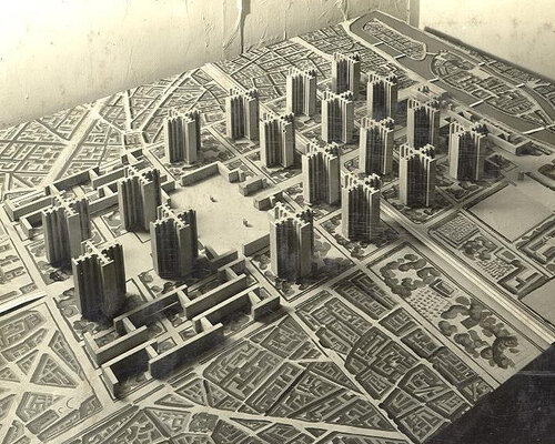 where le corbusier’s plan voisin sought to organize paris, chtcheglov chose to drift
