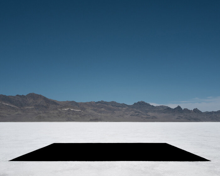 light-absorbing fabric creates monumental black square in utah’s white salt flats