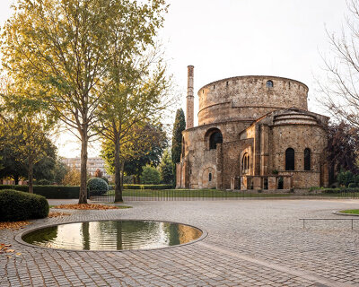 thessaloniki’s layered historic center weaves into expandable pedestrian network