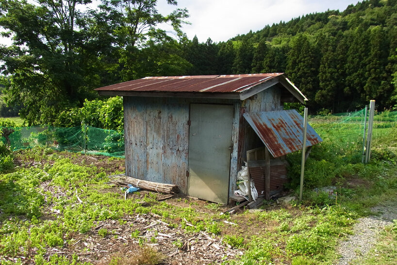 field barn (awaiting demolition)