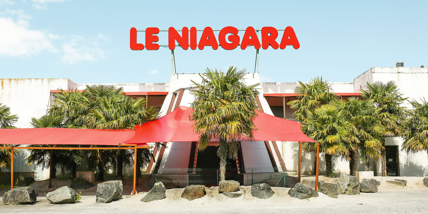 the nightclub facade as a machine for manufacturing desire - françois prost