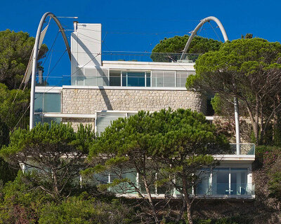 inside 'la voile', norman foster’s former waterfront home on the french riviera