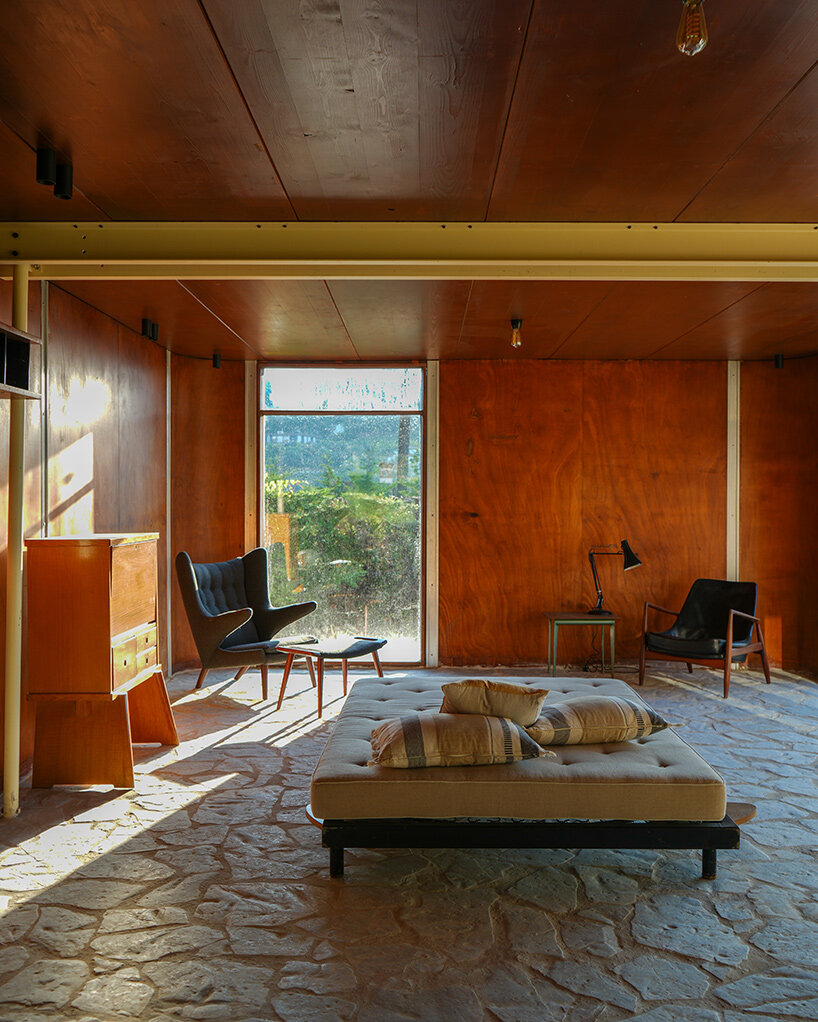 this 1950s modular house by jean and claude prouvé has moved across france - 6